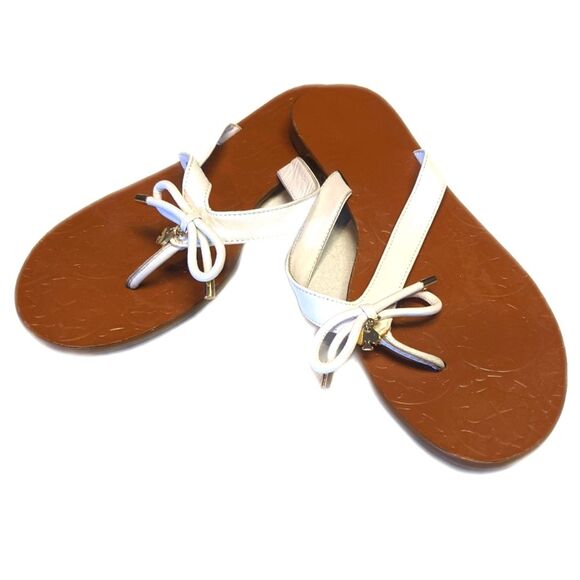 Kate Spade brown & white leather flip flops sandals, bow & Spade logo charm 9 - Picture 1 of 6